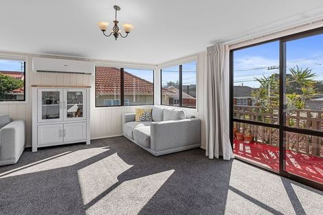 Photo of property in 2/46 Eversleigh Road, Belmont, Auckland, 0622