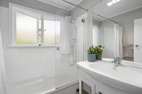 Photo of property in 16 Whakawhiti Street, Marfell, New Plymouth, 4310