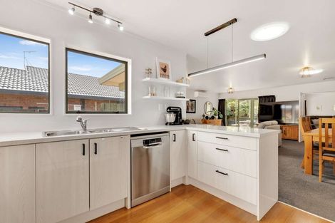 Photo of property in 58a Aquarius Drive, Kawaha Point, Rotorua, 3010