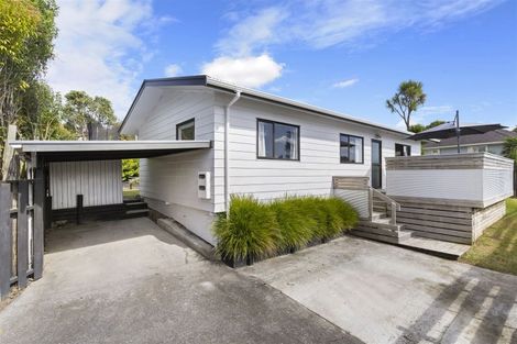 Photo of property in 8 Brookfield Road, Te Atatu Peninsula, Auckland, 0610