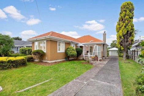 Photo of property in 14 Taikata Road, Te Atatu Peninsula, Auckland, 0610