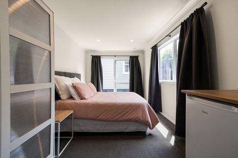 Photo of property in 30 Queen Street, Cambridge, 3434