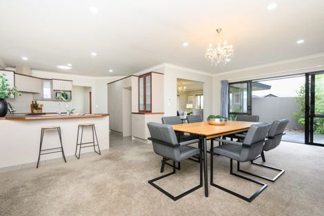 Photo of property in 6 Ron Place, Fitzherbert, Palmerston North, 4410