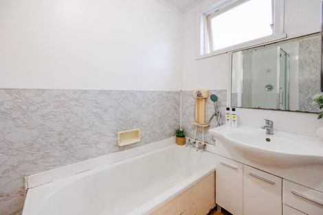 Photo of property in 21 Edgeware Road, Palmerston North, 4410