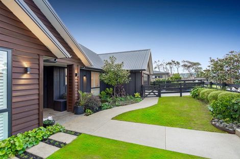 Photo of property in 16 Benjamin Place, Clevedon, Papakura, 2582