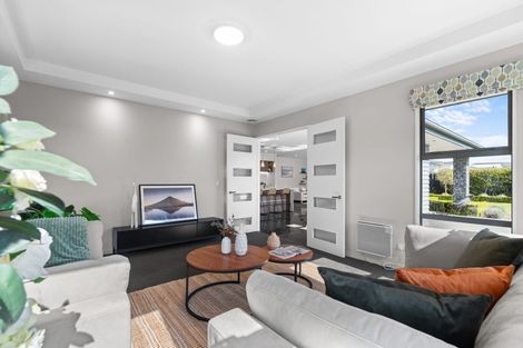 Photo of property in 14 Crown Close, Prebbleton, 7604