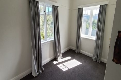 Photo of property in 6 Putnam Street, Northland, Wellington, 6012