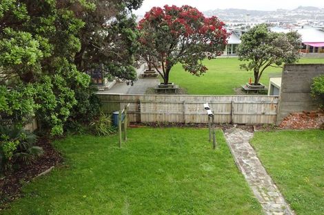 Photo of property in 73 Queens Drive, Lyall Bay, Wellington, 6022