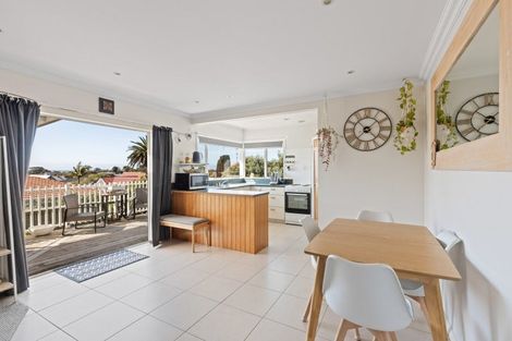 Photo of property in 8 Lismore Street, Strandon, New Plymouth, 4312