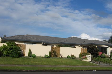 Photo of property in 10 Macnean Drive, East Tamaki Heights, Auckland, 2016