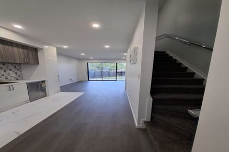 Photo of property in 2/17 Barneys Farm Road, Clendon Park, Auckland, 2103