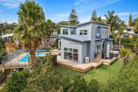 Photo of property in 17a Churchouse Road, Greenhithe, Auckland, 0632