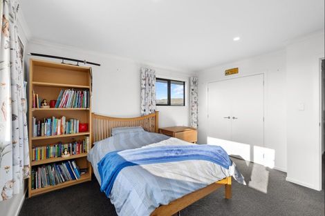 Photo of property in 9 Gibraltar Way, Fitzherbert, Palmerston North, 4410