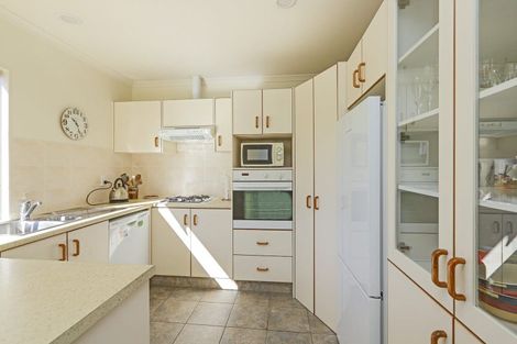 Photo of property in 6 Flemington Place, Taradale, Napier, 4112