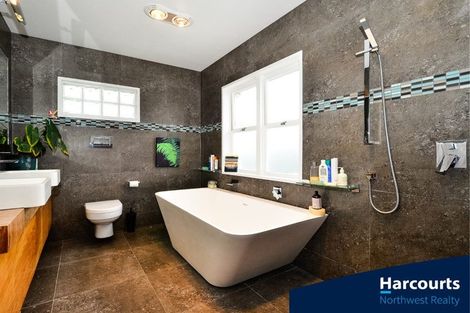 Photo of property in 148 Luckens Road, West Harbour, Auckland, 0618