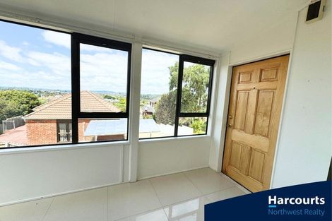 Photo of property in 6a Cambric Place, Botany Downs, Auckland, 2010