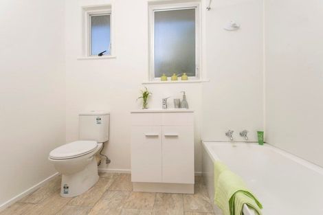 Photo of property in 4 Fairdale Place, Birkdale, Auckland, 0626