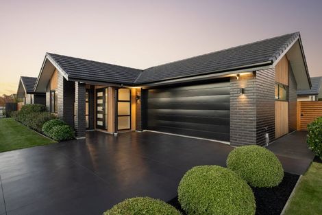 Photo of property in 2 Graeme Cooper Lane, Avonhead, Christchurch, 8042