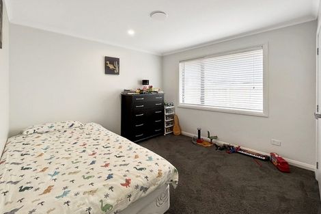 Photo of property in 104 Johnstone Drive, Fitzherbert, Palmerston North, 4410