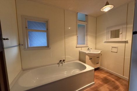 Photo of property in 26 Seaview Terrace, Kew, Dunedin, 9012