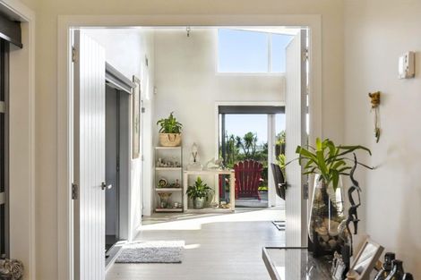 Photo of property in 22 Taranui Way, Paraparaumu Beach, Paraparaumu, 5032