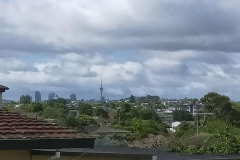 Photo of property in 22 Sunnybrae Road, Hillcrest, Auckland, 0627