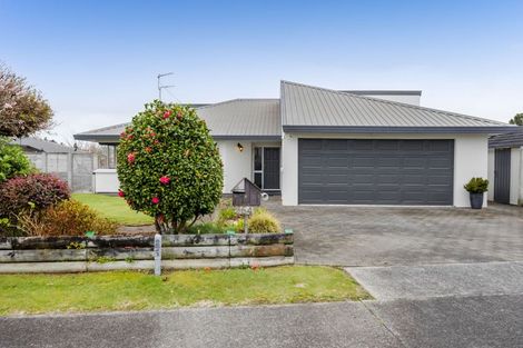 Photo of property in 54 Karina Road, Merrilands, New Plymouth, 4312