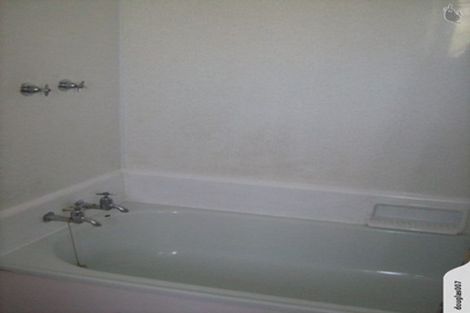 Photo of property in 8a Longcroft Terrace, Newlands, Wellington, 6037