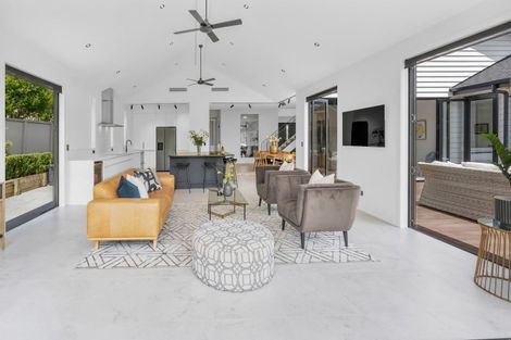 Photo of property in 8 St Elmo Rise, Shamrock Park, Auckland, 2016
