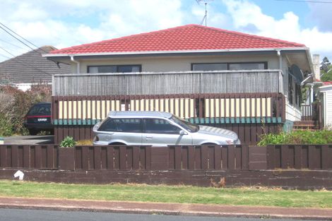 Photo of property in 2/166 Lake Road, Northcote, Auckland, 0627