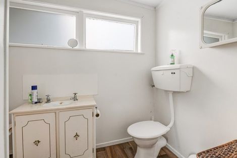 Photo of property in 2 Kaipara Crescent, Helensville, 0800