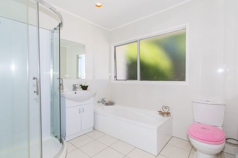 Photo of property in 13 Merida Place, Unsworth Heights, Auckland, 0632