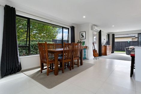 Photo of property in 28 Lilac Close, Cambridge, 3434