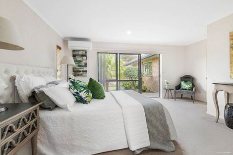 Photo of property in 35 Newbliss Crescent, East Tamaki Heights, Auckland, 2016
