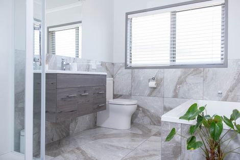 Photo of property in 2 Oscar Place, Whitianga, 3510