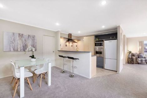 Photo of property in 18 Villino Place, Randwick Park, Auckland, 2105