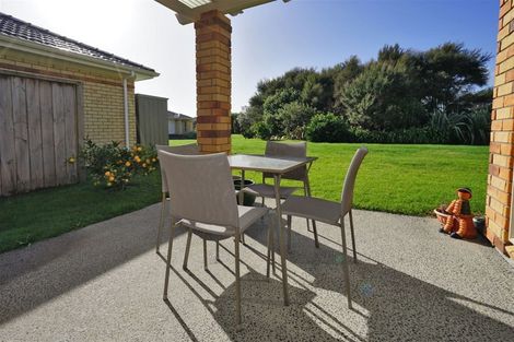 Photo of property in 37 Sovereign Isle Lane, Rototuna, Hamilton, 3210