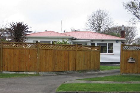 Photo of property in 15 Saint Albans Avenue, Hokowhitu, Palmerston North, 4410