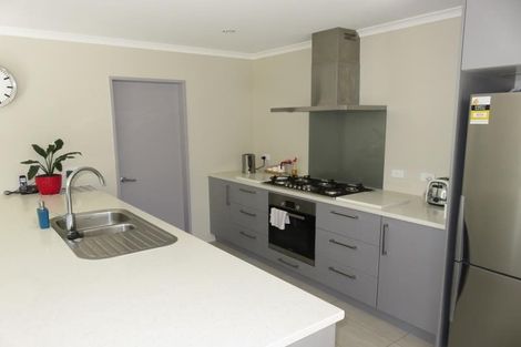 Photo of property in 100 Amesbury Drive, Churton Park, Wellington, 6037