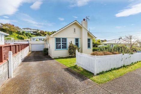Photo of property in 14 Pembroke Street, Tawa, Wellington, 5028
