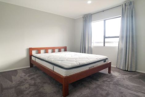 Photo of property in 2/3 Sevilla Place, Unsworth Heights, Auckland, 0632