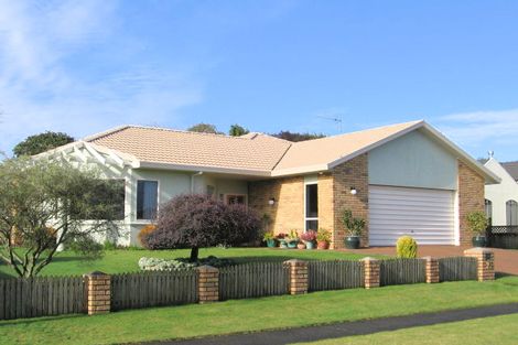 Photo of property in 21 Reynolds Drive, Glenview, Hamilton, 3206