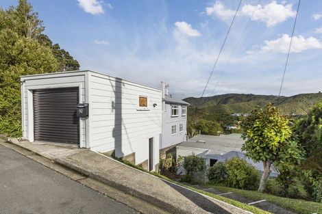 Photo of property in 142 The Ridgeway, Mornington, Wellington, 6021