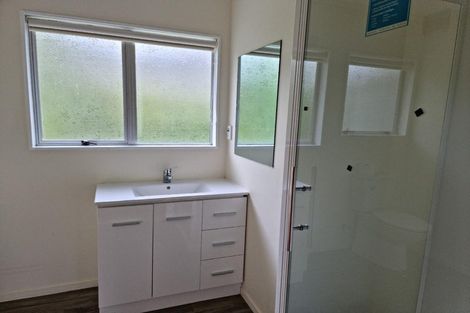 Photo of property in 15 Pokapu Street, Titirangi, Auckland, 0600