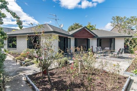 Photo of property in 11 Hurworth Grove, Waikanae, 5036