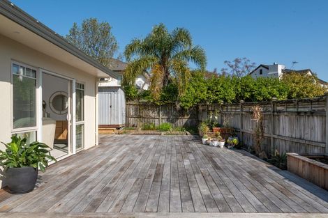 Photo of property in 16 Oakway Drive, Schnapper Rock, Auckland, 0632