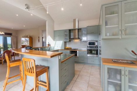 Photo of property in 5 Onemana Way, Te Atatu Peninsula, Auckland, 0610