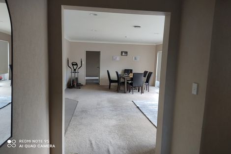 Photo of property in 35 Stranraer Crescent, Wattle Downs, Auckland, 2103