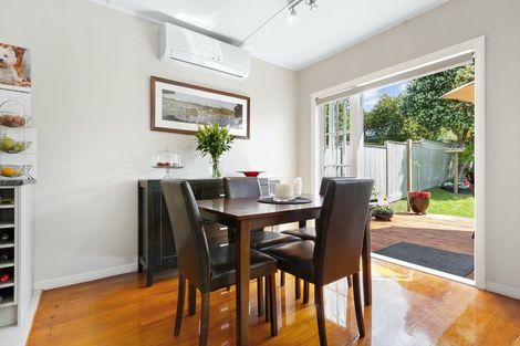 Photo of property in 43 Hutchinson Avenue, New Lynn, Auckland, 0600