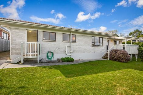 Photo of property in 15 Tatyana Place, Massey, Auckland, 0614